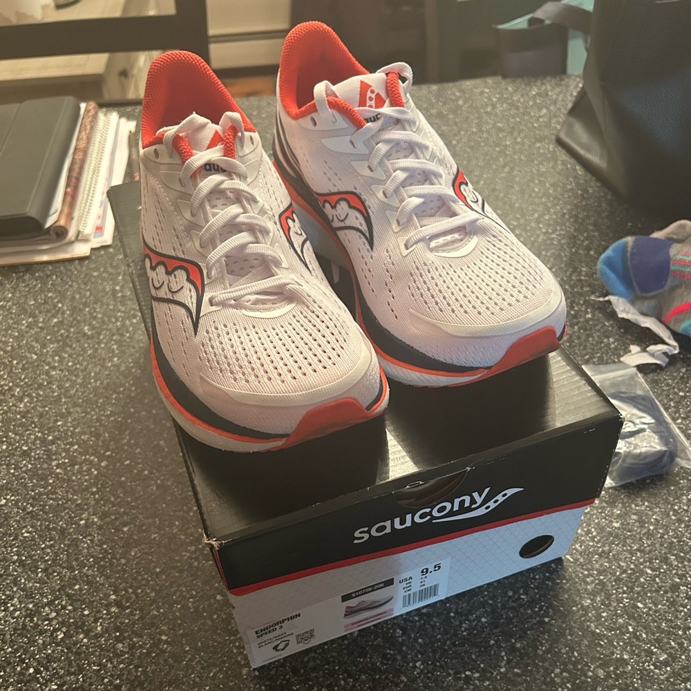 Women’s Saucony Endorphin Speed 3